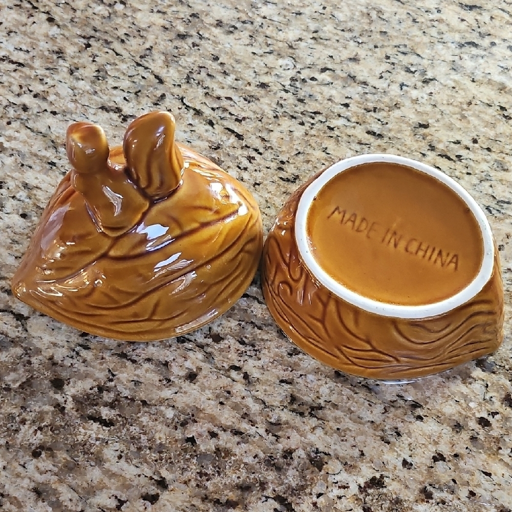 Vintage lidded 2 piece Ceramic Squirrel Acorn walnut Dish Container - Picture 7 of 10